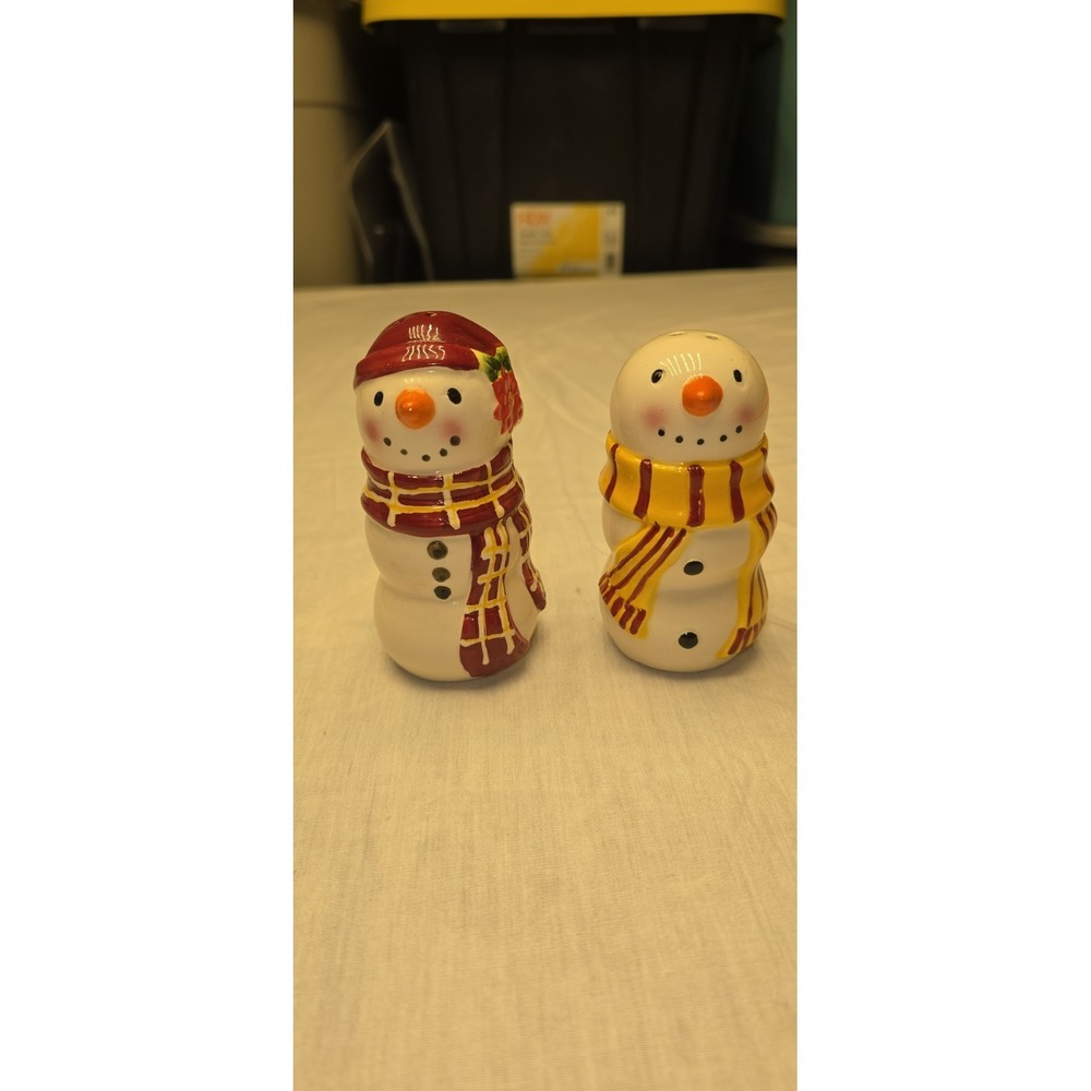 Snowman An Snowwomen Salt & Pepper shakers